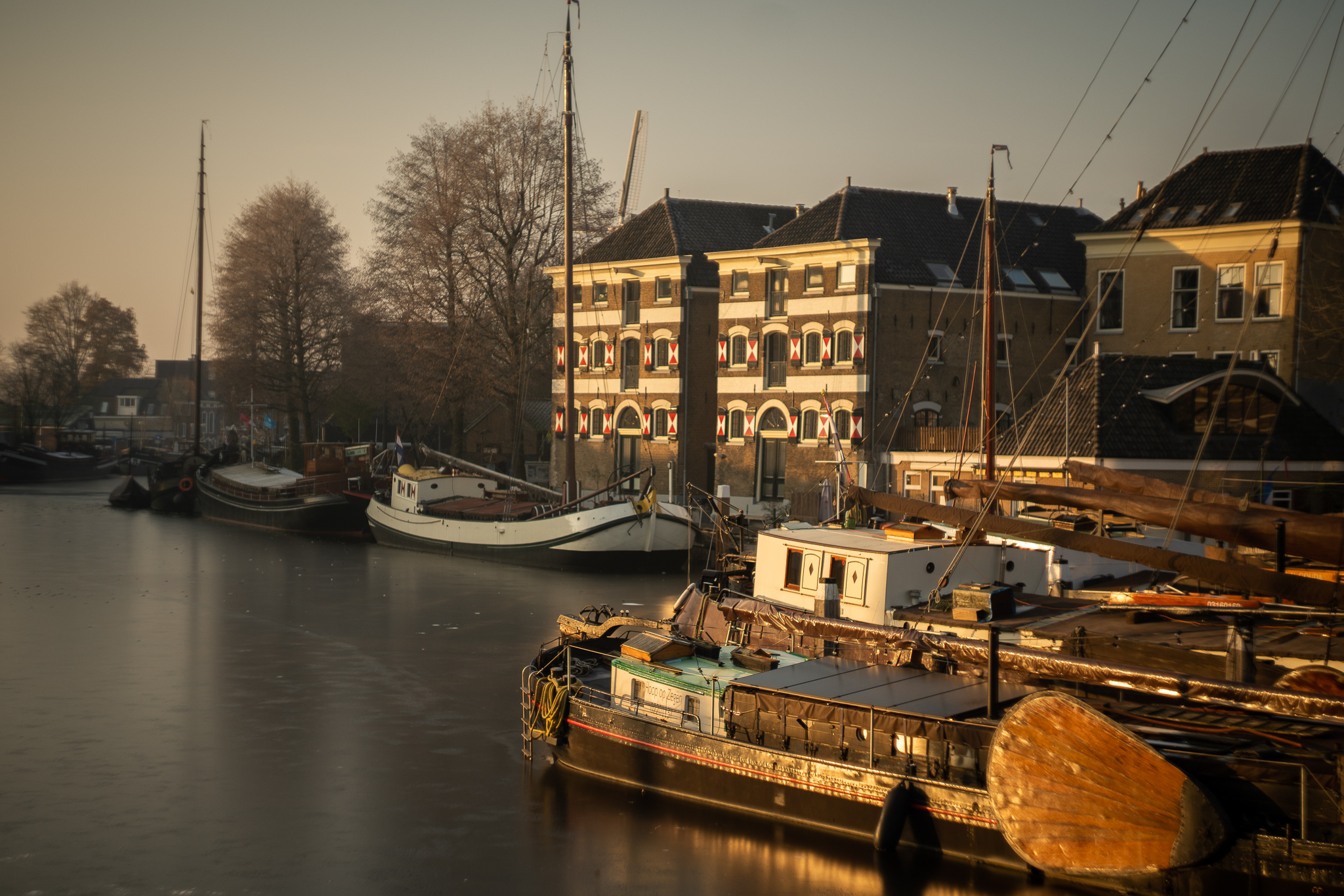 Museumhaven Gouda - IJs in de havenkom, foto: Peter Groeneboom